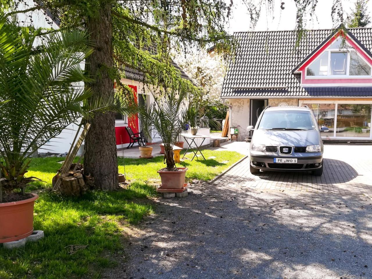Ferienhaus Goermer Mit Wasserbett Schmölln エクステリア 写真