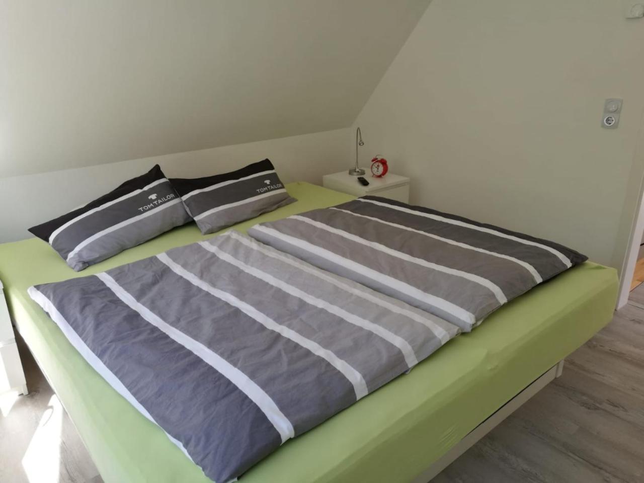 Ferienhaus Goermer Mit Wasserbett Schmölln エクステリア 写真