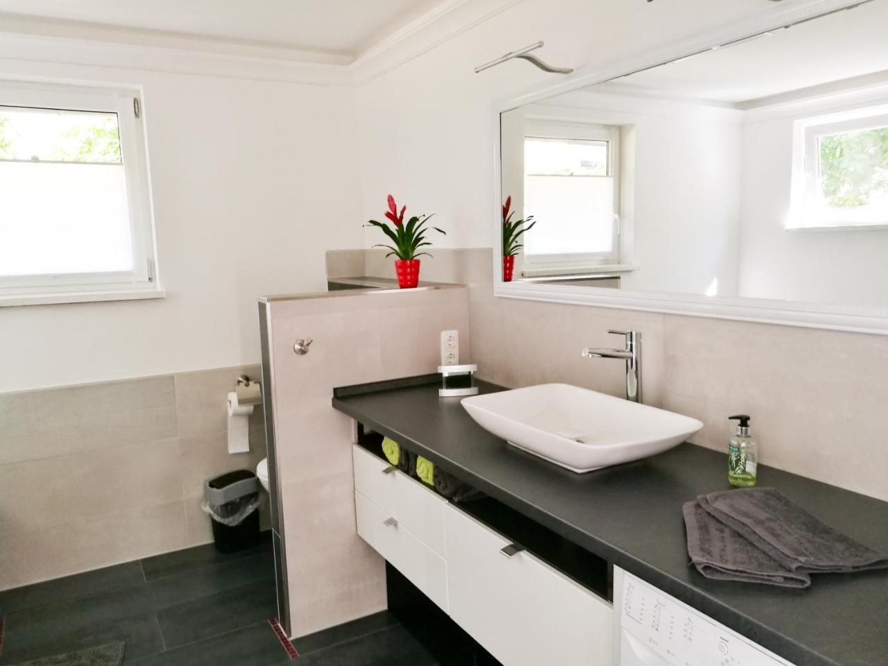Ferienhaus Goermer Mit Wasserbett Schmölln エクステリア 写真
