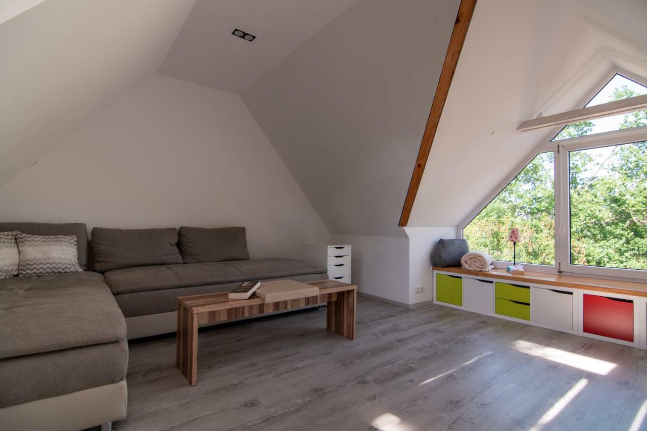 Ferienhaus Goermer Mit Wasserbett Schmölln エクステリア 写真
